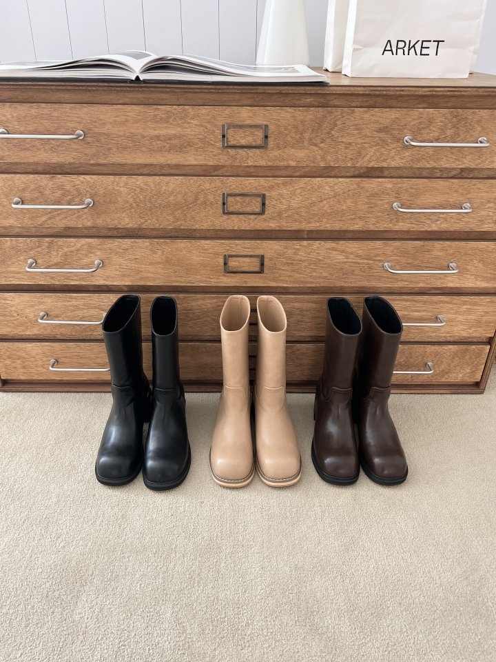 LI 2827 Boots