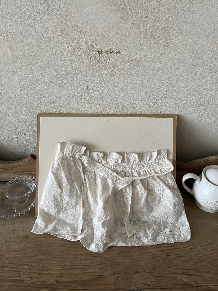 White Rose Apron