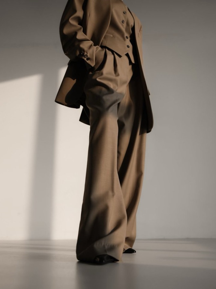 Sharkskin Fabric Pin Tuck Set Up Wide Trousers