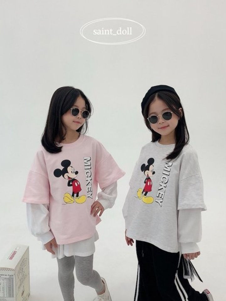 Overlap M Sweatshirt With Mom