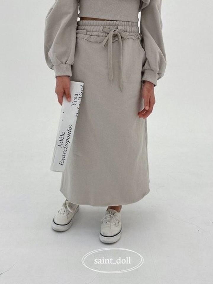 Back Unbalance Slit Skirt With Mom