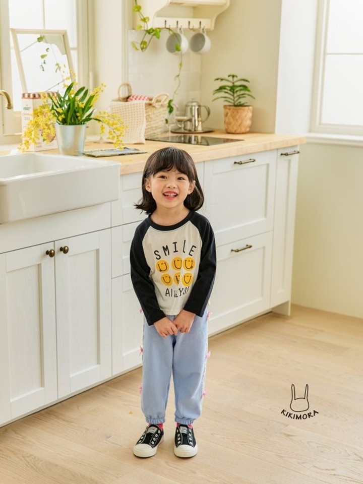 Smile Raglan Tee