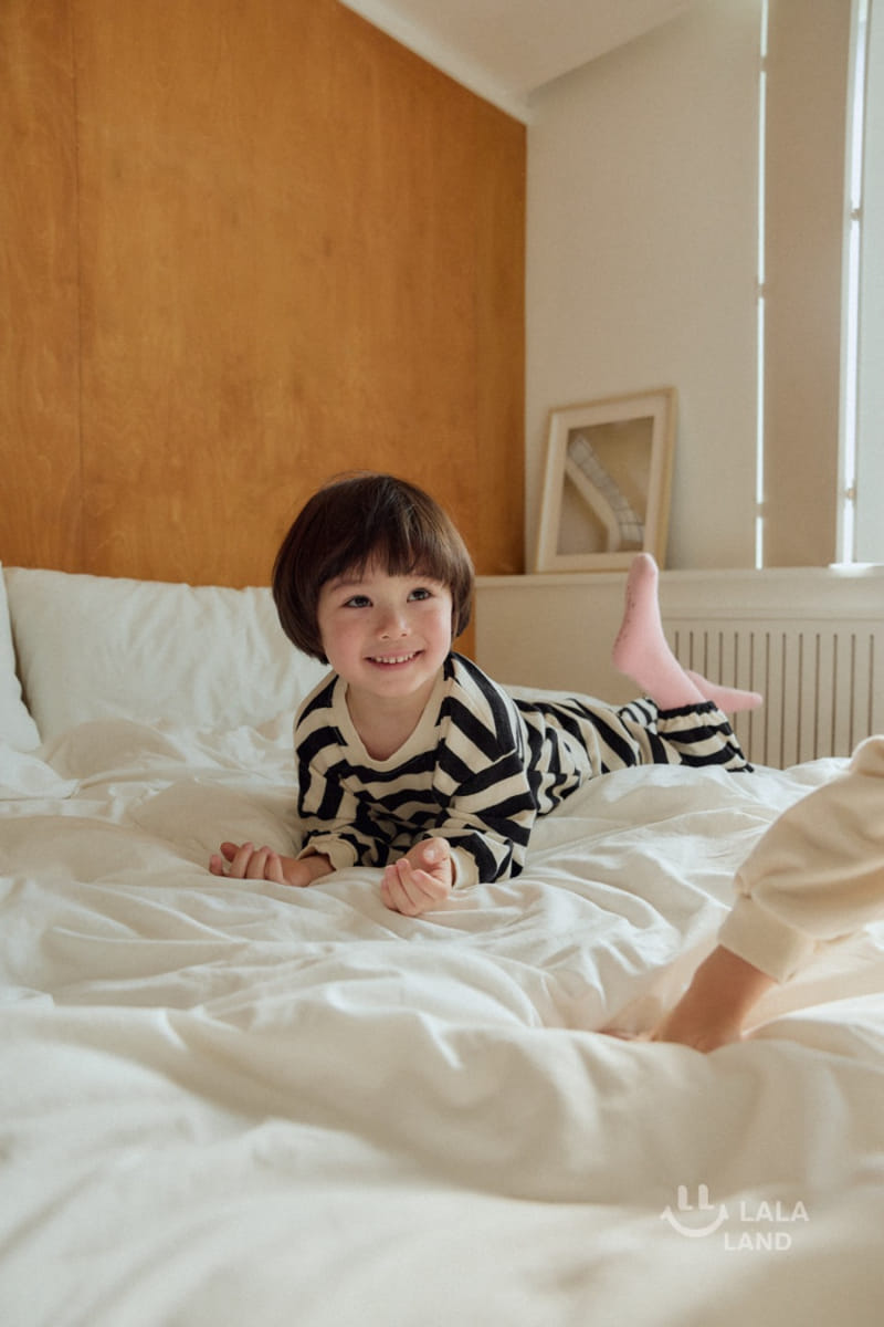 Lalaland - Korean Children Fashion - #littlefashionista - Papillon Sweatshirt - 8