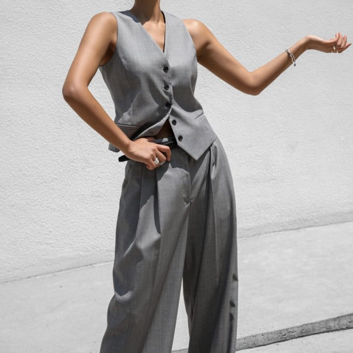 Paper Moon - Korean Women Fashion - #pursuepretty - Sharkskin Fabric Tailored Set Up Vest - 2
