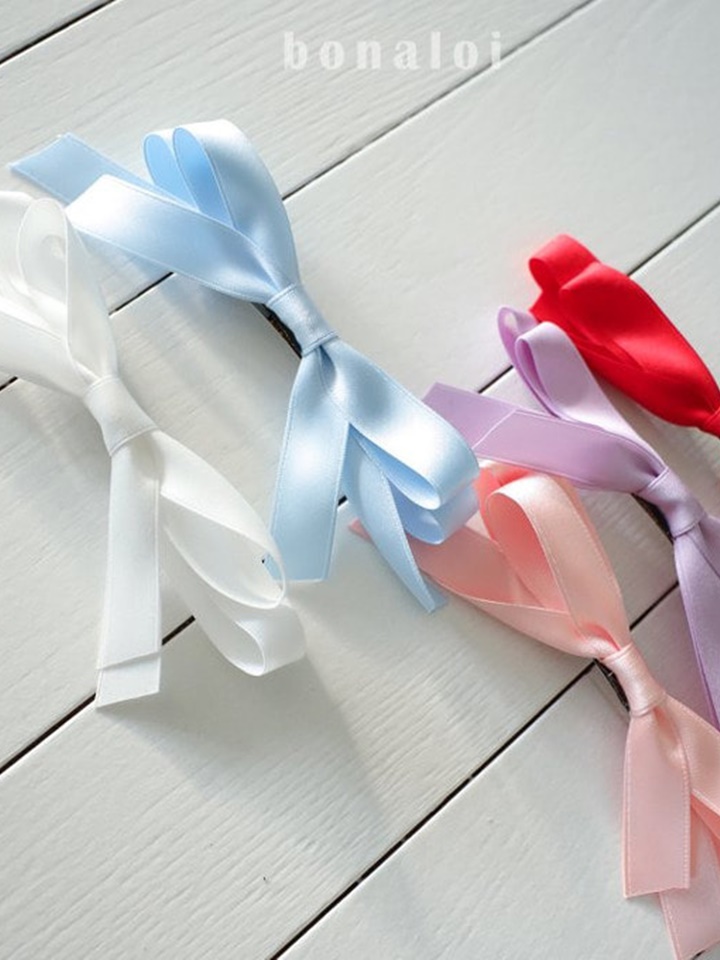 Layered Ribbon Pin
