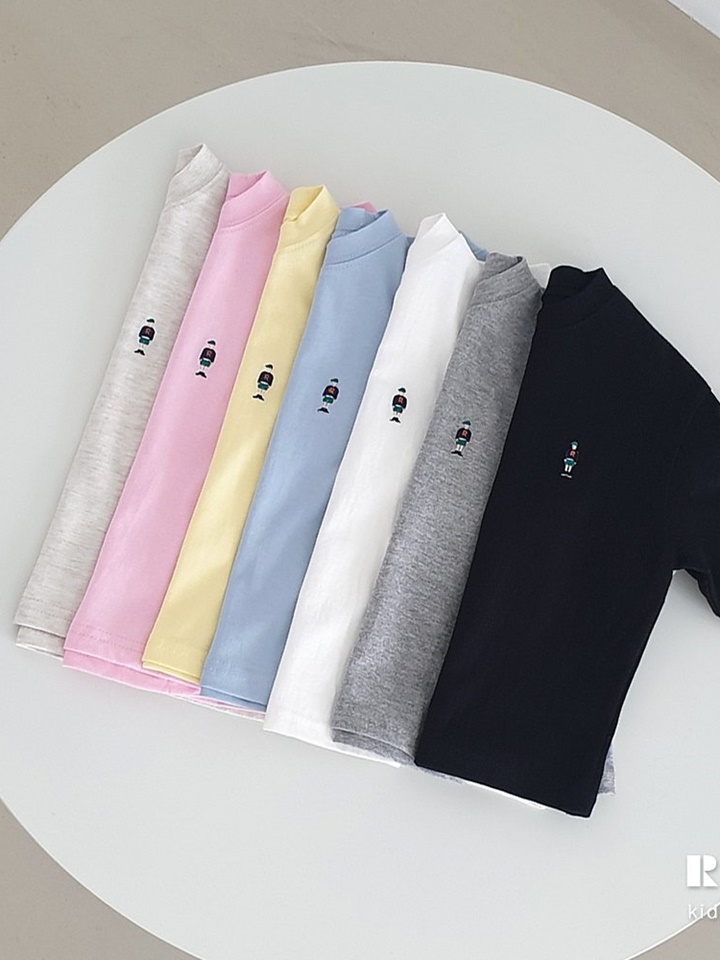 Toy Muzi Tee