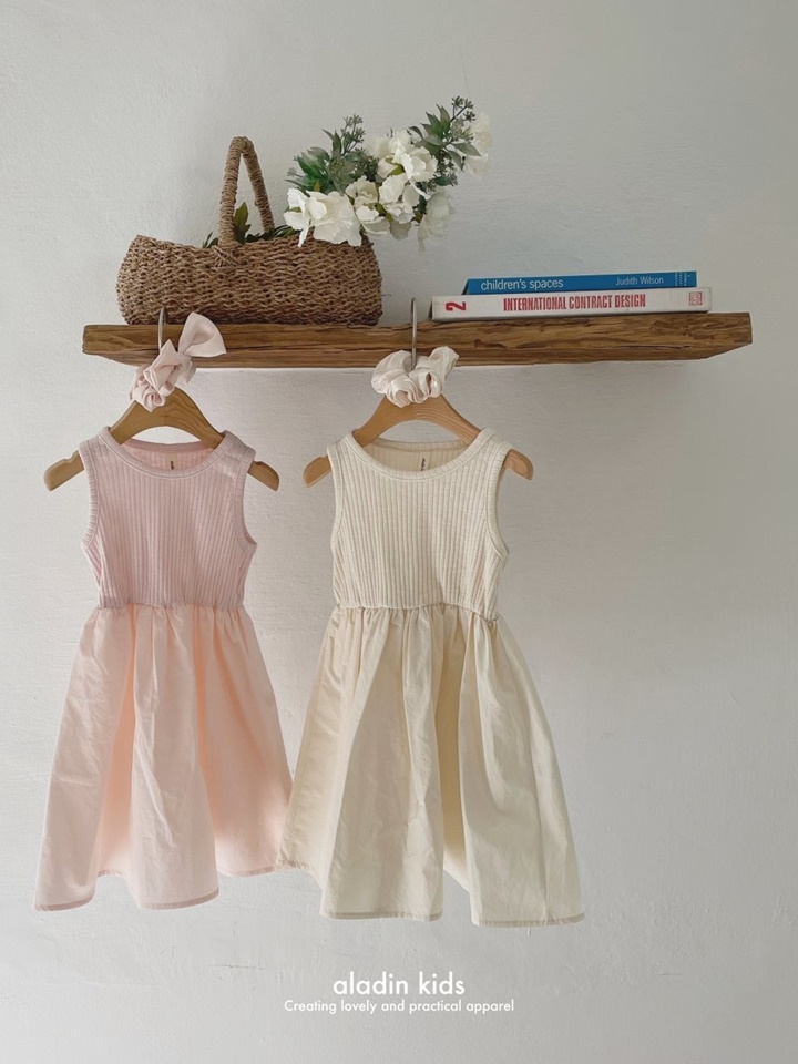 V Set One-Piece