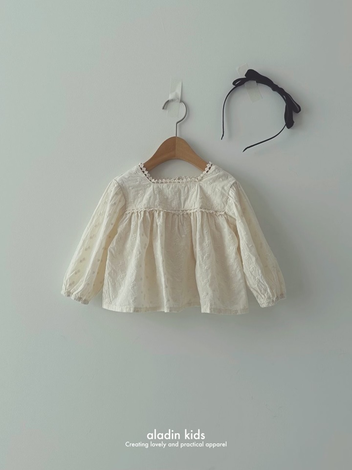 Square Punching Lace Blouse
