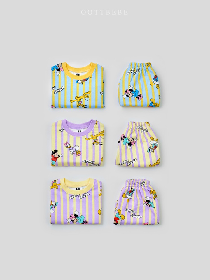 World D Top Bottom Set