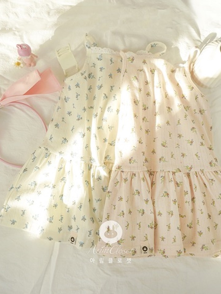 C Sleeveless One-Piece