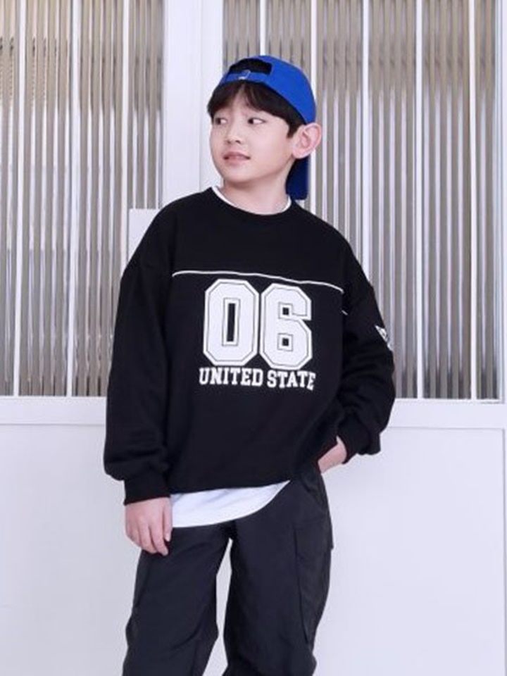 06 Sweatshirt