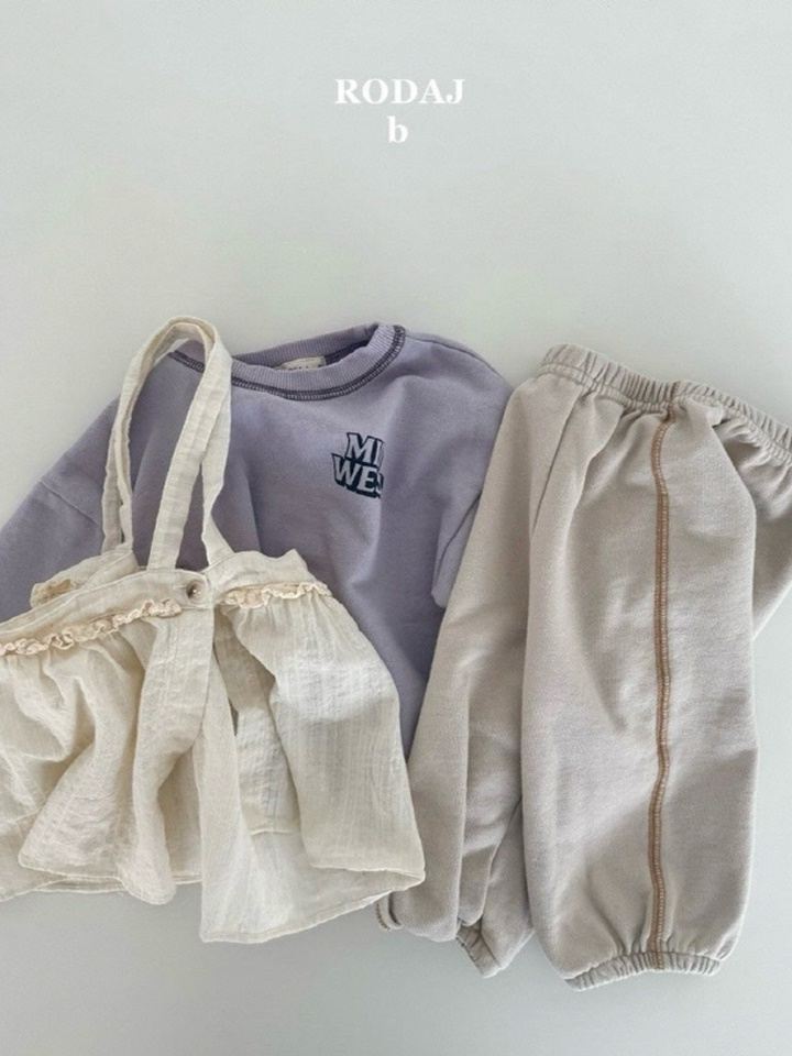 B Mead Sweatshirt