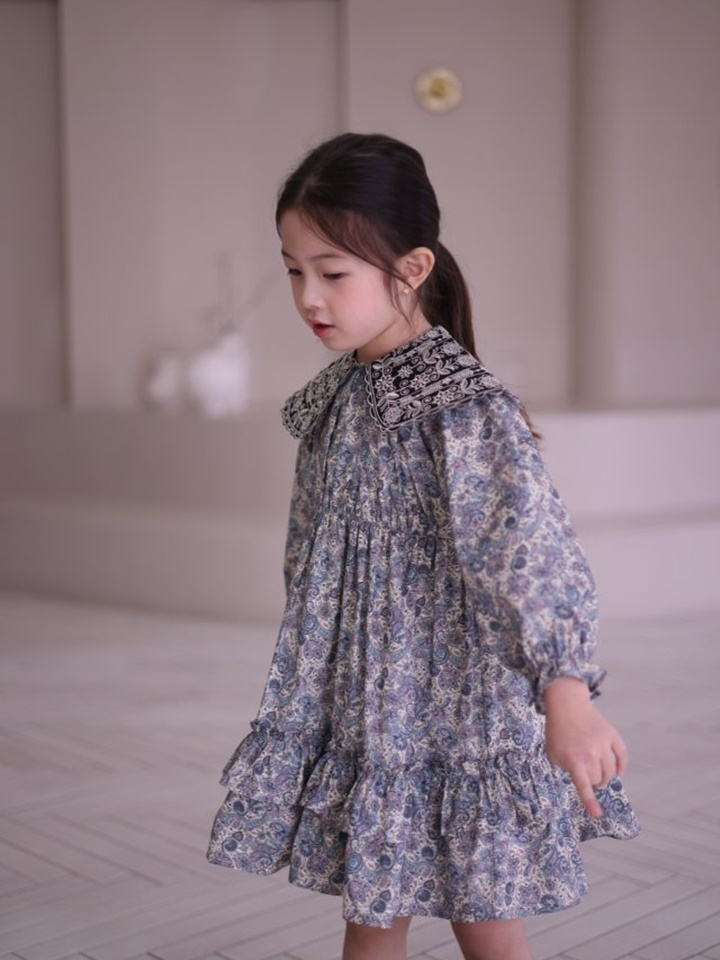 Big Collar Embroidery One-Piece
