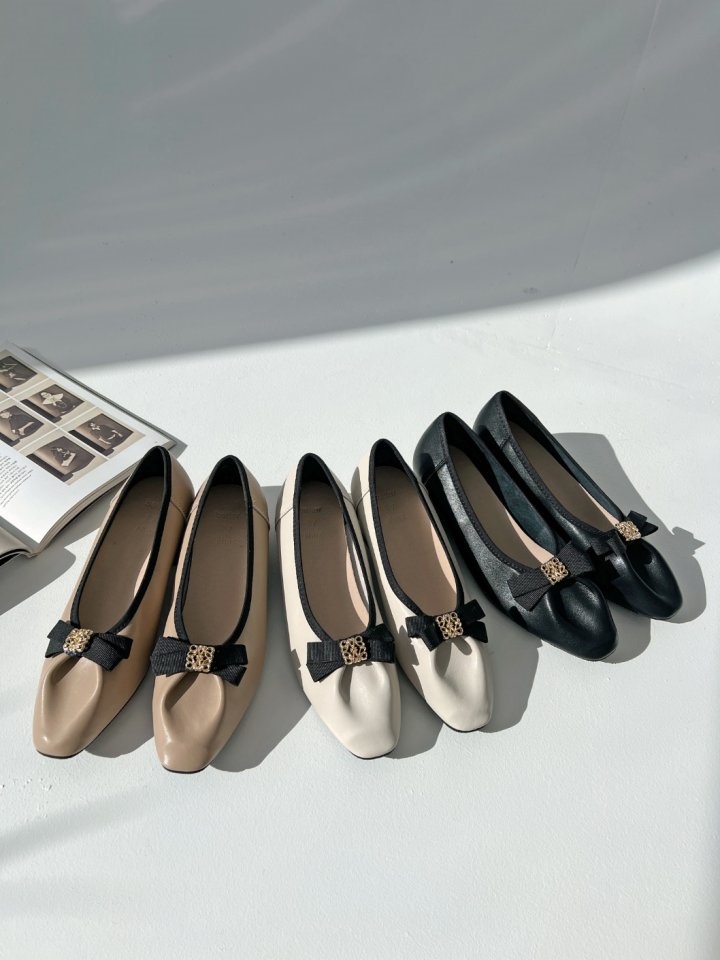 8075 Flats