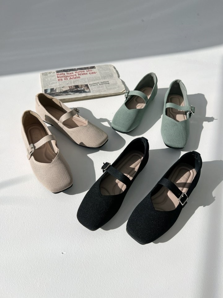 8076 Flats