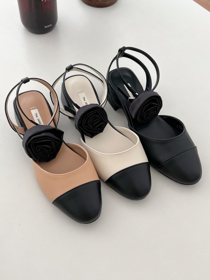 3329 Sandals