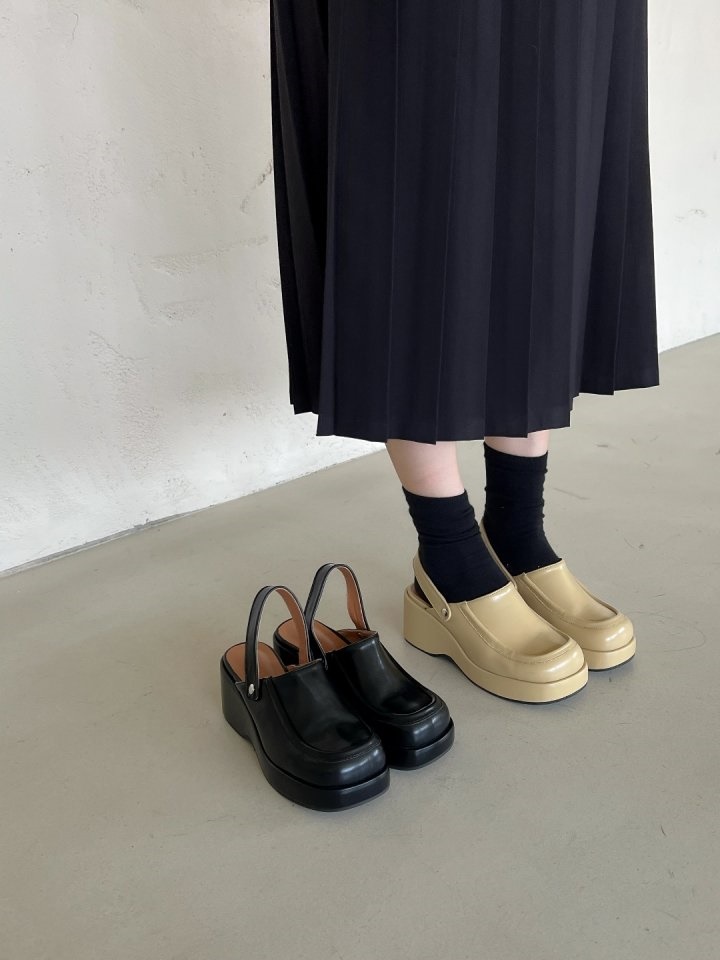 C2068  Sandals