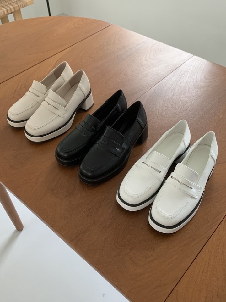 B8123 Flats