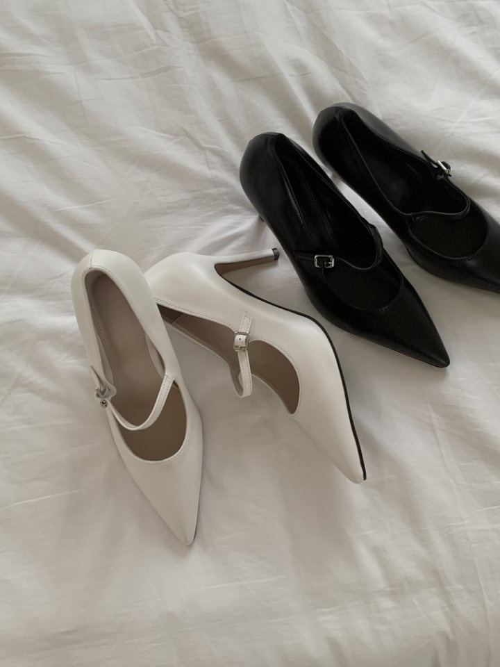 B8121 Flats