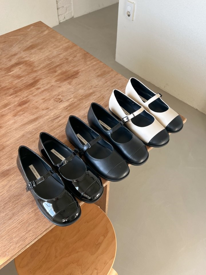UDC 8303 Flats & Ballerinas