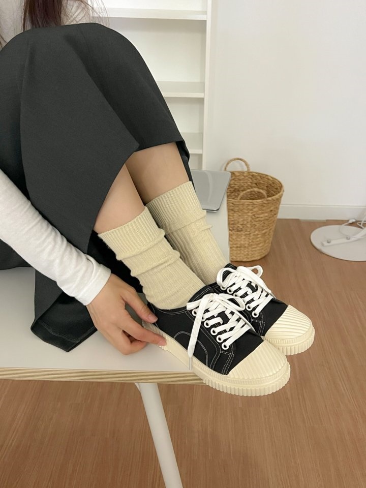 UDC 3288 Sneakers
