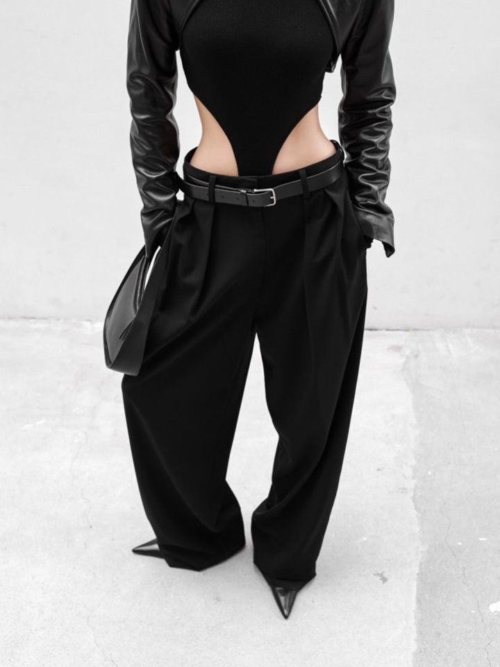 Low Waisted Double Pleats Wide Trousers