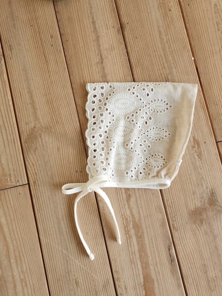 Pring Lace Bonnet