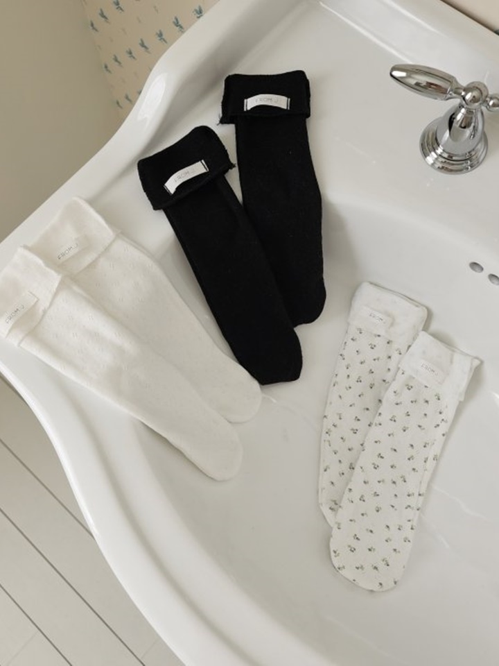 Emly Eyelet KneeSocks
