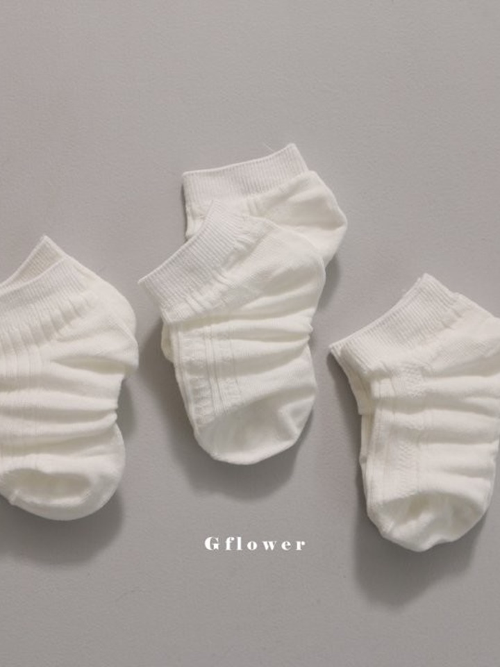 White Color Socks Set