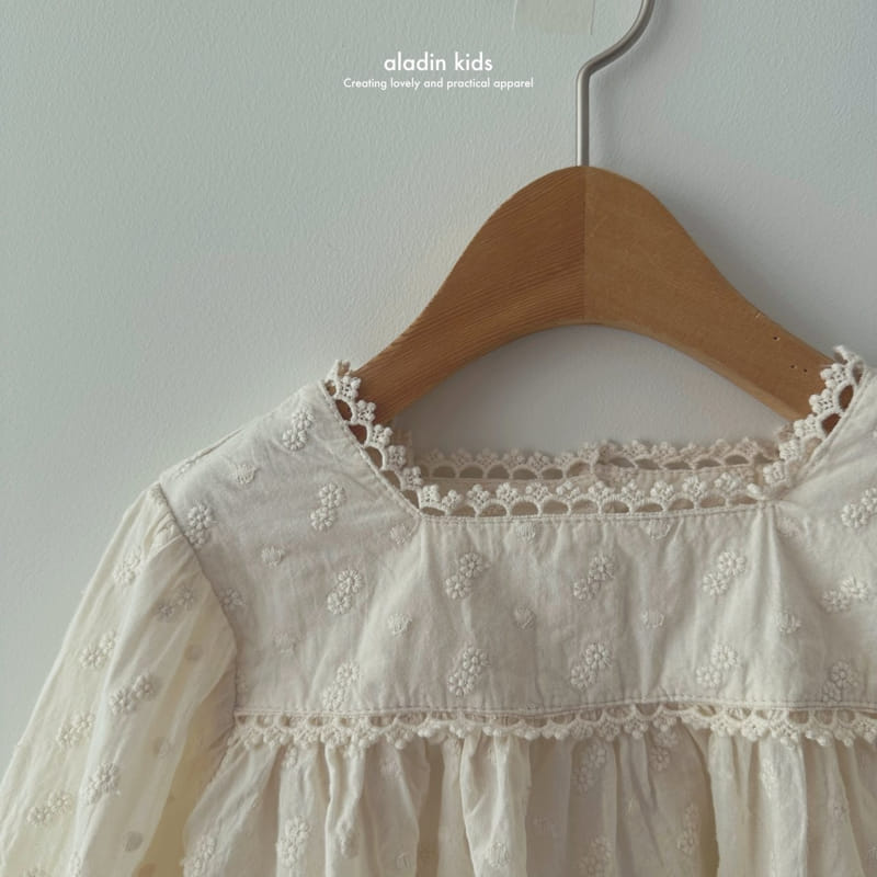 Aladin - Korean Children Fashion - #minifashionista - Square Punching Lace Blouse - 3