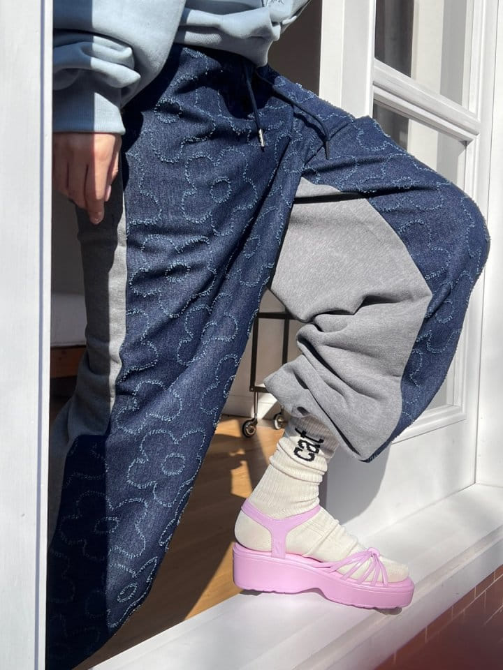 Bricklane - Korean Women Fashion - #vintagekidsstyle - Flower Jacqurad Pants - 2