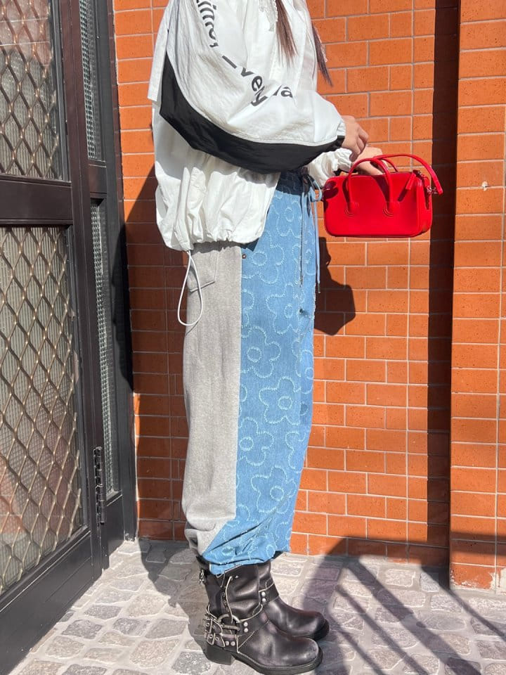 Bricklane - Korean Women Fashion - #womensfashion - Flower Jacqurad Pants - 10