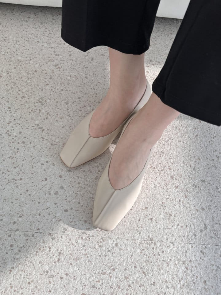 Golden Shoe - Korean Women Fashion - #momslook - 46 Flats - 9