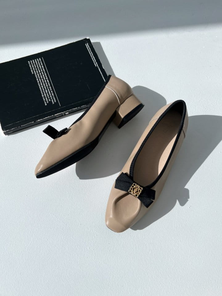 Golden Shoe - Korean Women Fashion - #momslook - 8075 Flats - 2