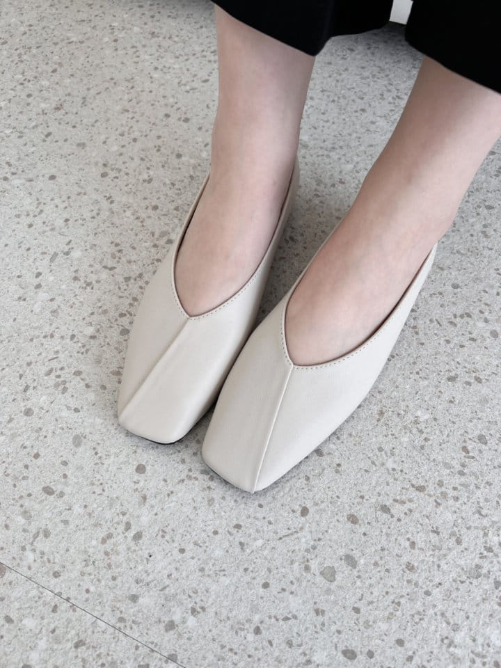 Golden Shoe - Korean Women Fashion - #momslook - 40 Flats - 11