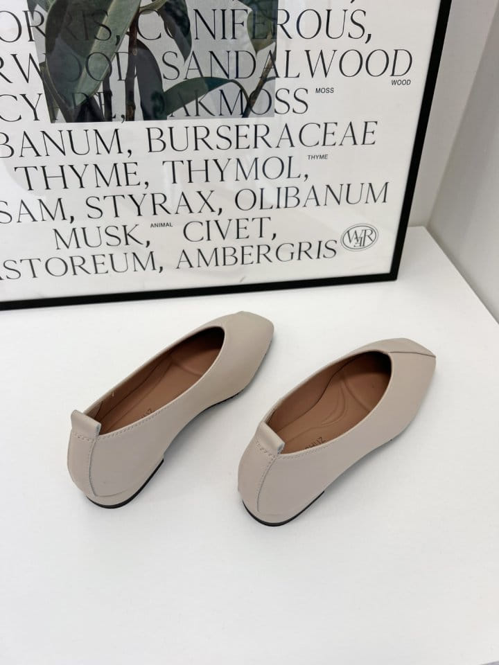 Golden Shoe - Korean Women Fashion - #momslook - 40 Flats - 6