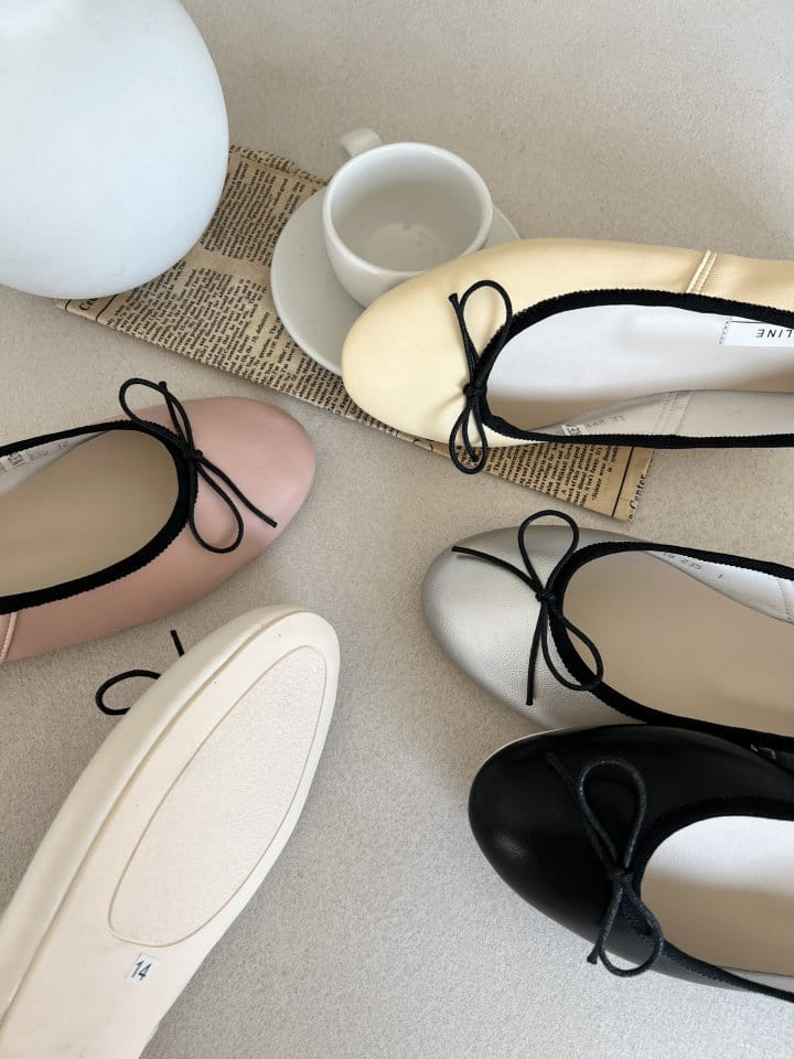 Golden Shoe - Korean Women Fashion - #momslook - 2918 Flats