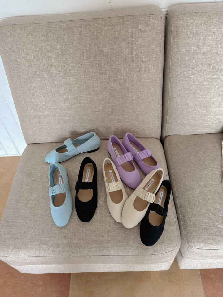 Golden Shoe - Korean Women Fashion - #momslook - 583 Flats - 2