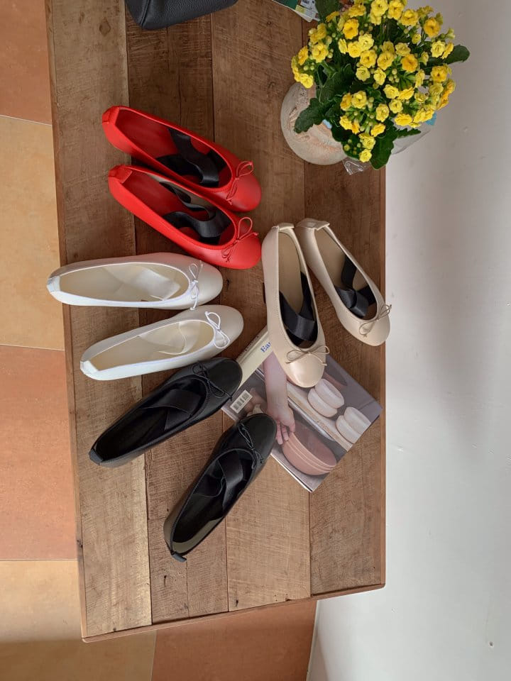 Golden Shoe - Korean Women Fashion - #momslook - 584 Flats