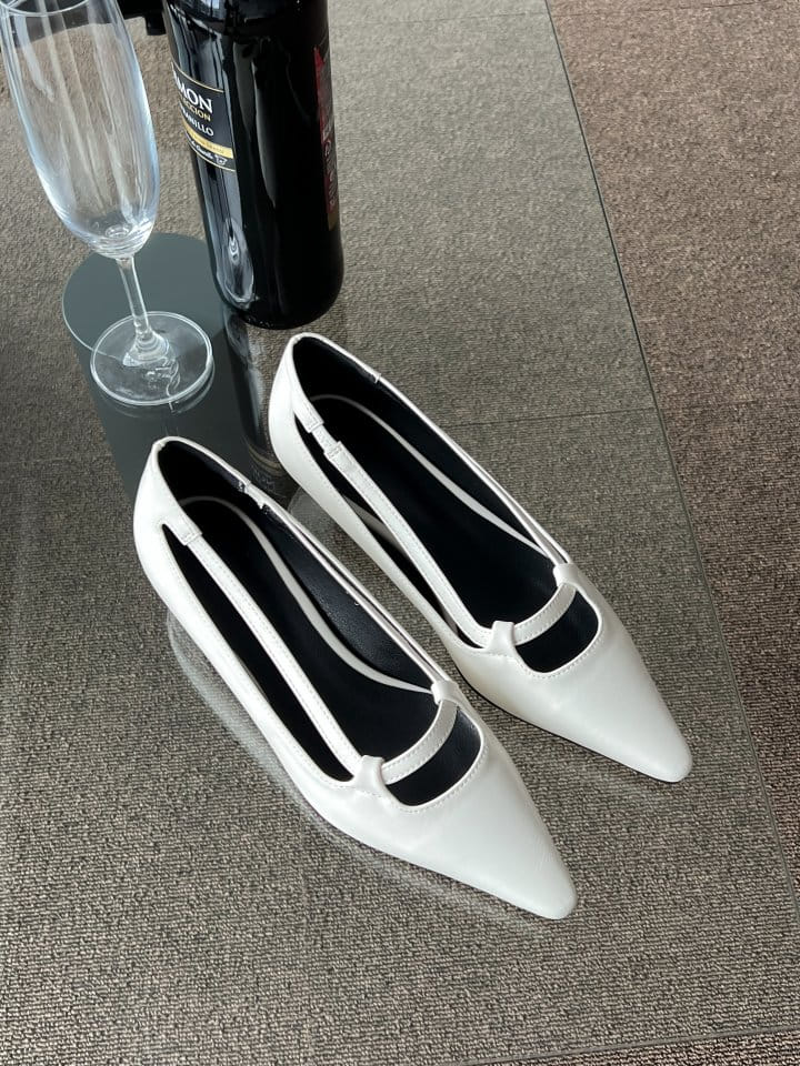 Golden Shoe - Korean Women Fashion - #momslook - C2070 Flats
