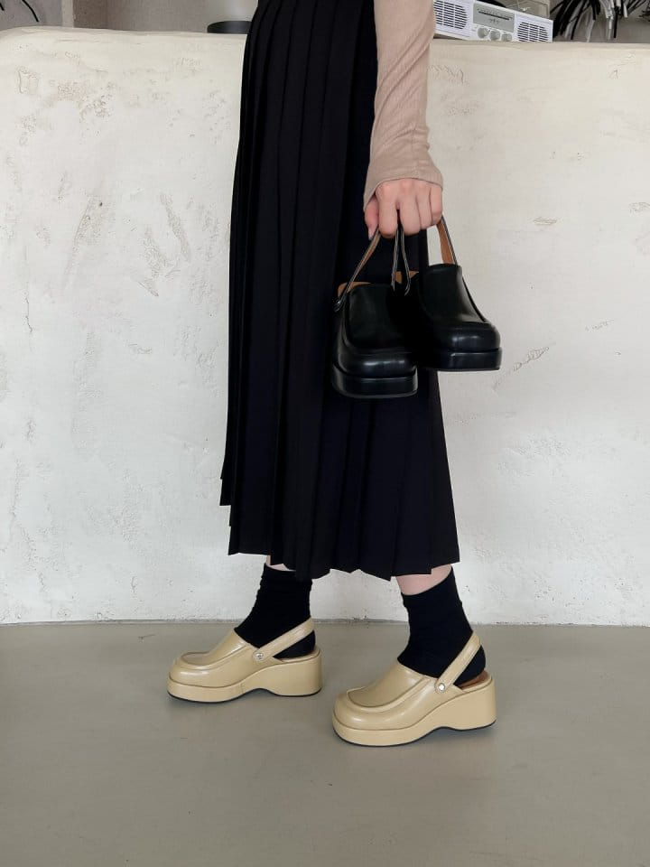 Golden Shoe - Korean Women Fashion - #momslook - C2068 Sandals