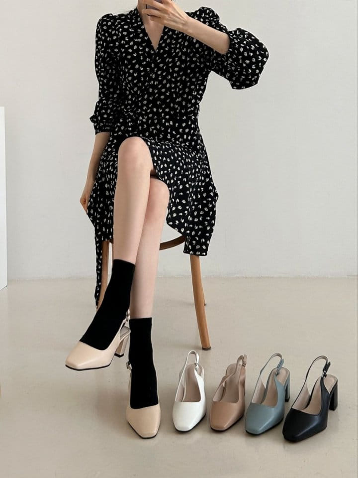 Golden Shoe - Korean Women Fashion - #restrostyle - 5002 Sandals - 2