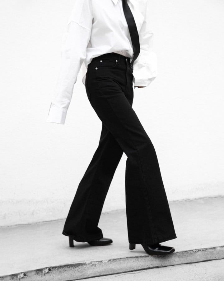 Paper Moon - Korean Women Fashion - #womensfashion - Classic High Waist Boots Cut Flared Black Jeans - 2