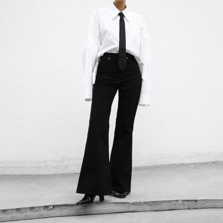 Paper Moon - Korean Women Fashion - #momslook - Classic High Waist Boots Cut Flared Black Jeans - 4