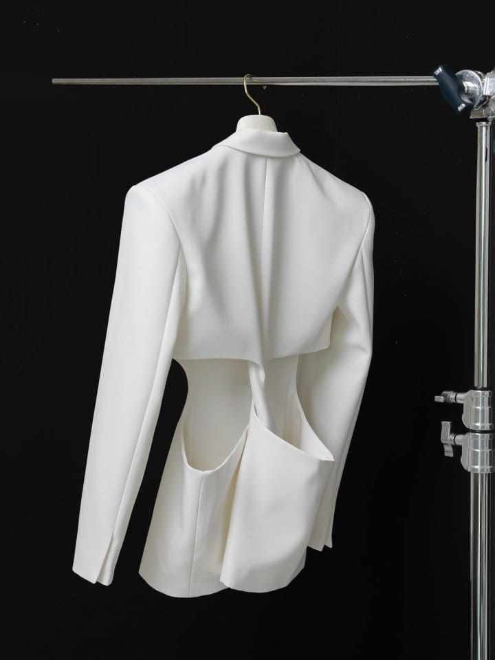 Paper Moon - Korean Women Fashion - #womensfashion - Squared Shoulder Cut Out Waist Detail Minimal Blazer - 3