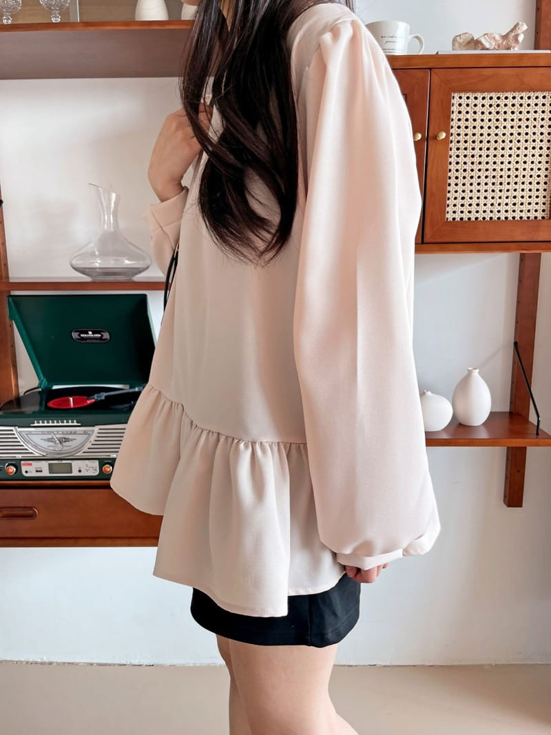 Theggllim - Korean Women Fashion - #momslook - Coco Frill Blouse - 2