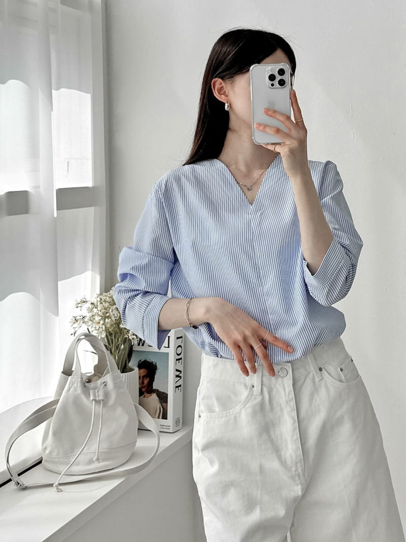 Theggllim - Korean Women Fashion - #momslook - Leo ST Blouse - 5