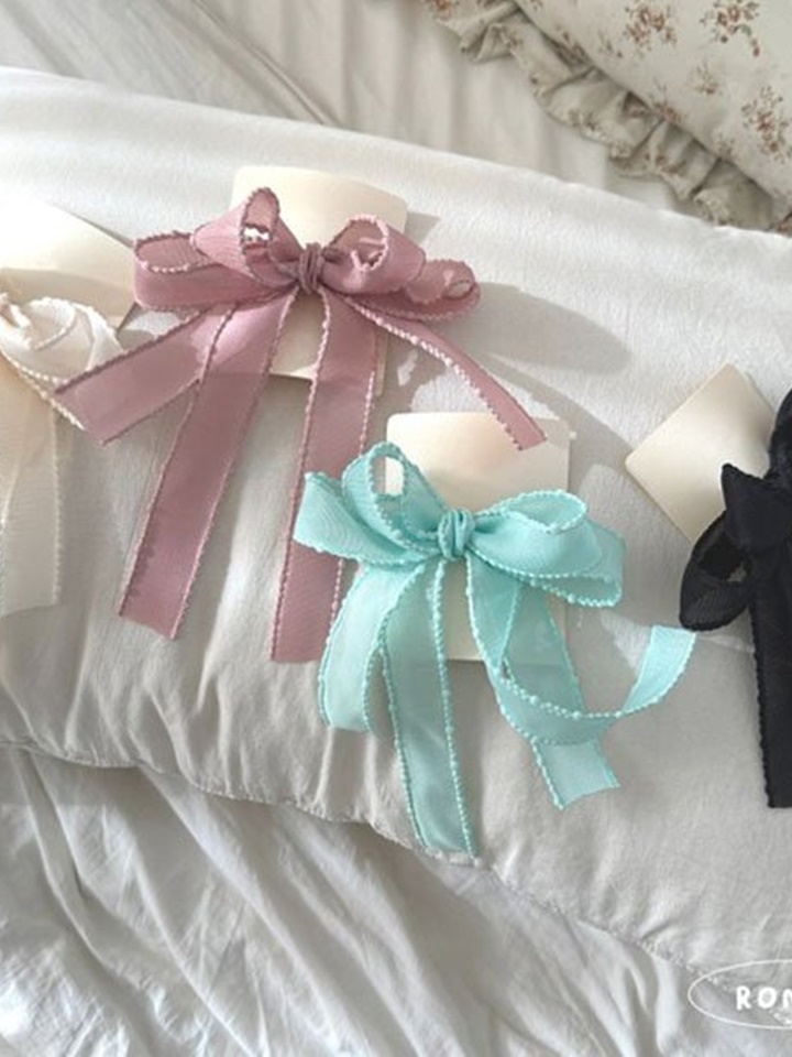 Ribbon Pin