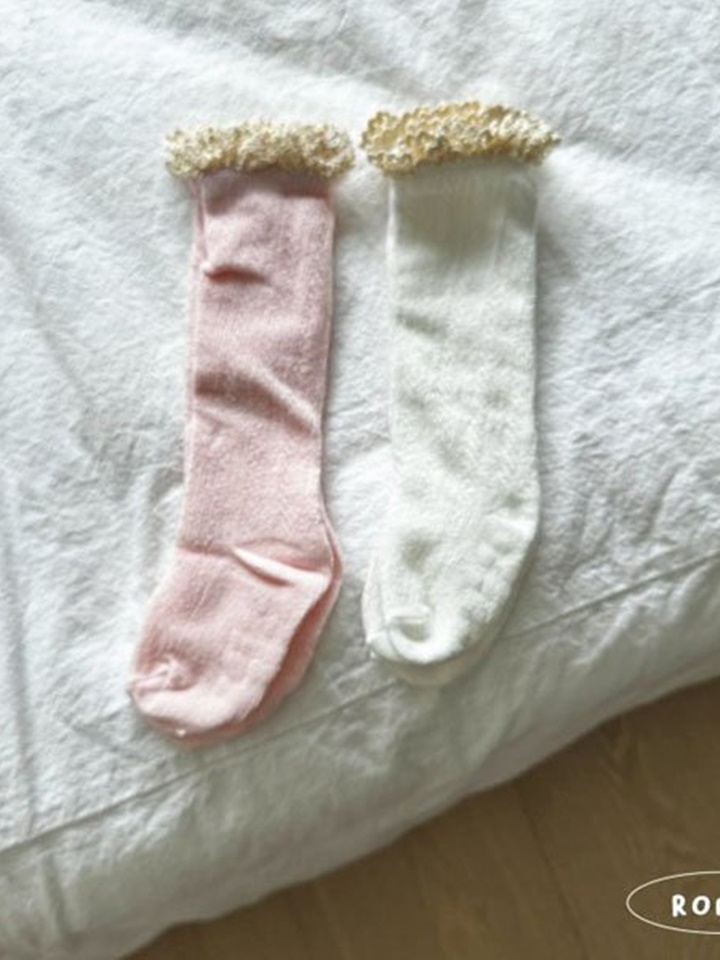 Punching Lace Socks