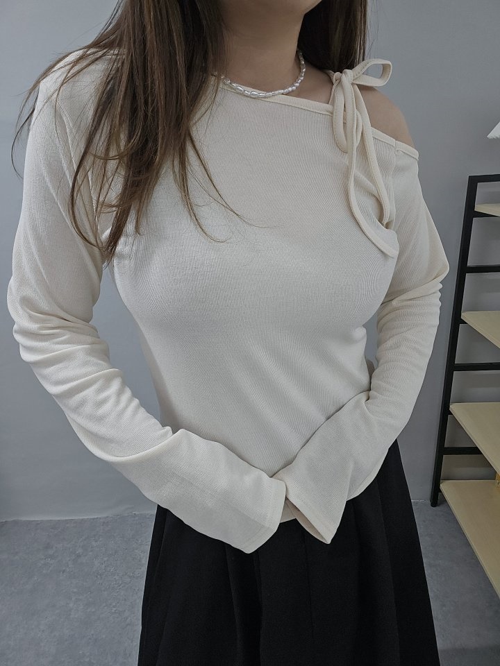 Open Shoulder Ribbon Tee